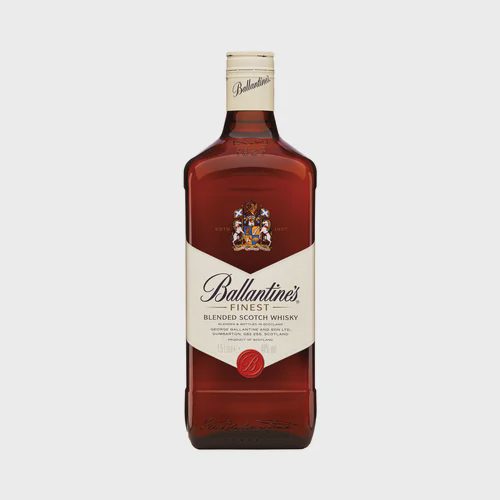 Ballantine's whisky, Sierra tequila, Malibu rom, Canadian club, Absolut vodka, Beefeater gin el. Licor 43